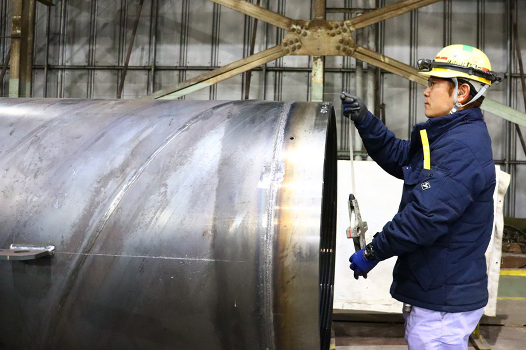 鋼管の全長を測ります。