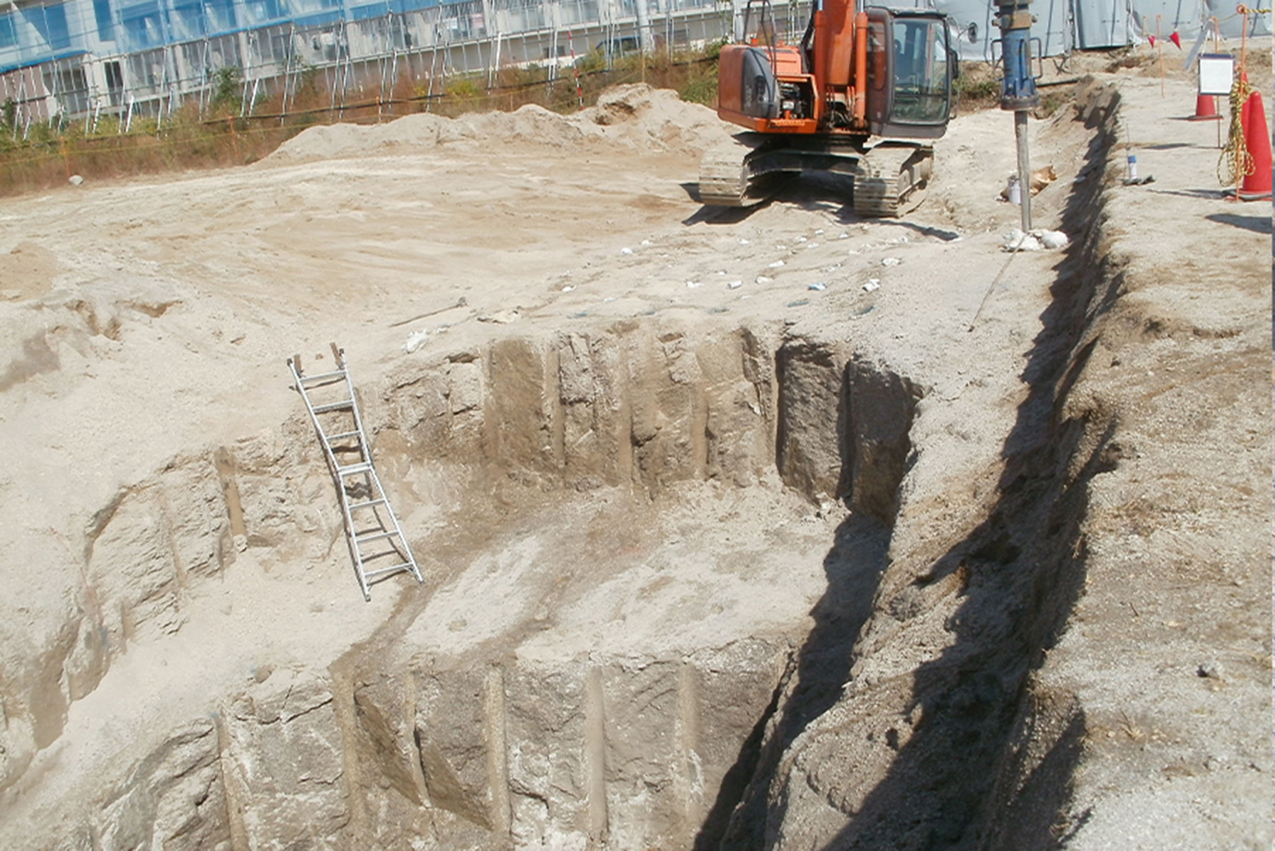 スーパービッガーによる破砕工事の施工写真 7