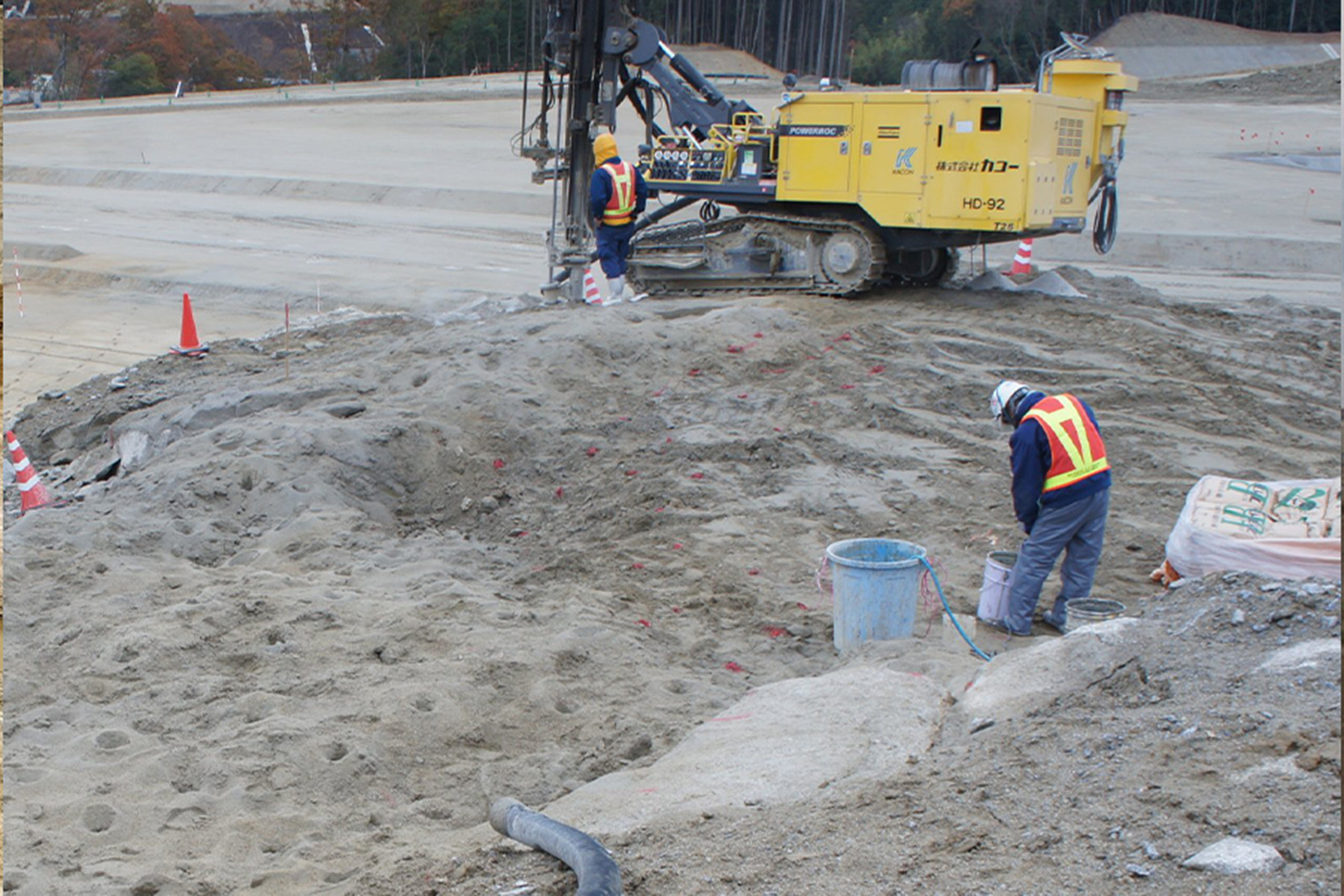 静的破砕剤による破砕工事の施工写真 3