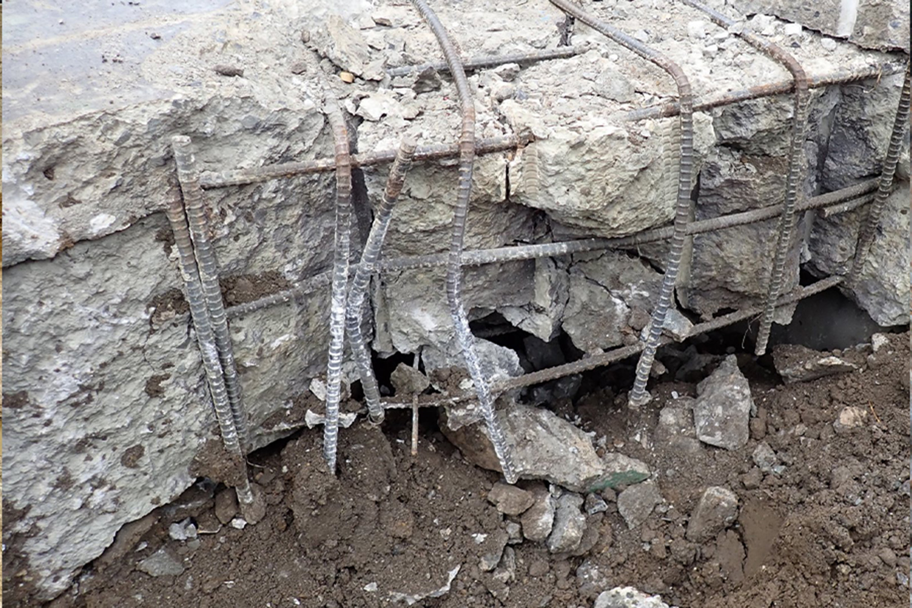 非火薬破砕剤による破砕工事の施工写真 5