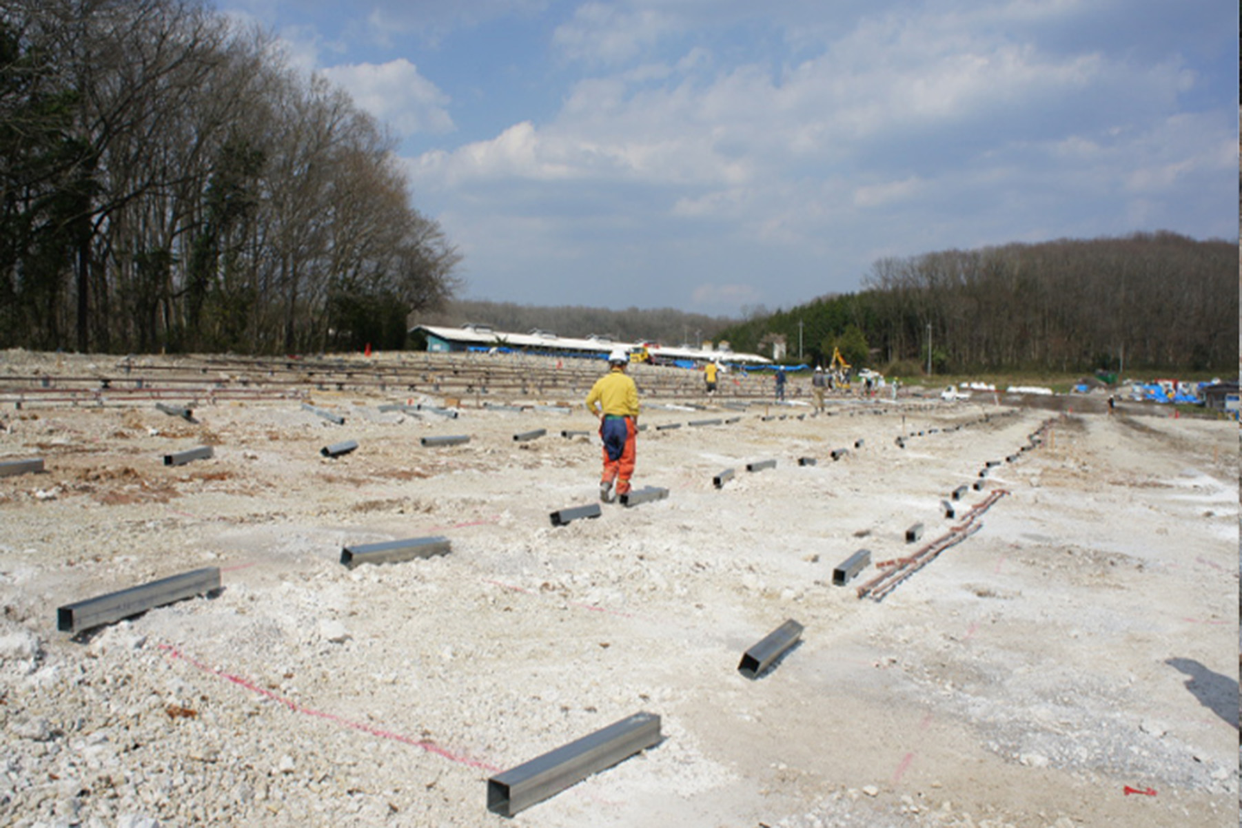 太陽光基礎穿孔工事の施工写真 3