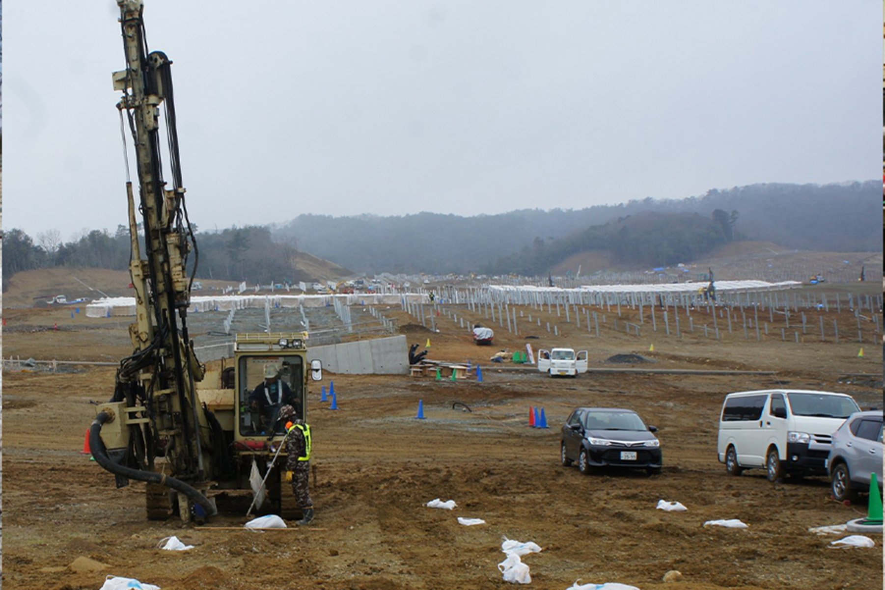 太陽光基礎穿孔工事の施工写真 6