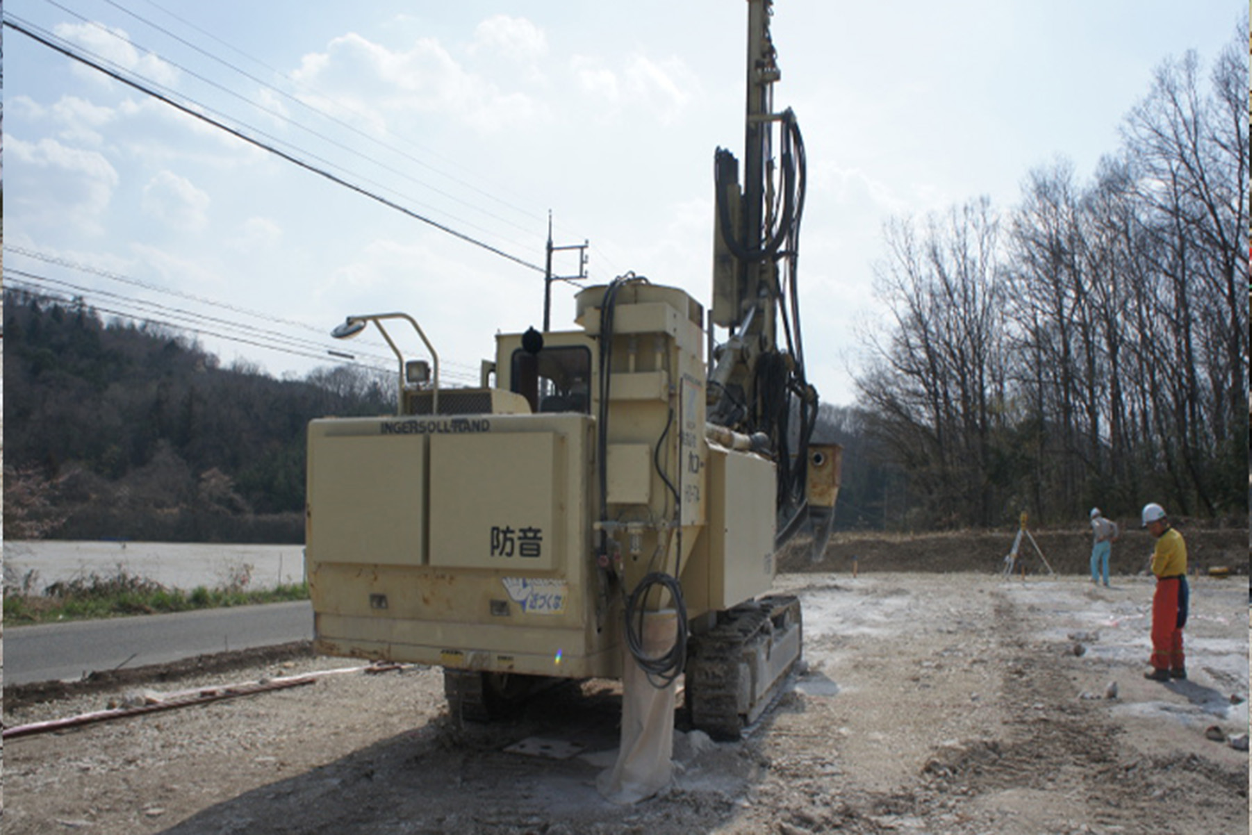 太陽光基礎穿孔工事の施工写真 7