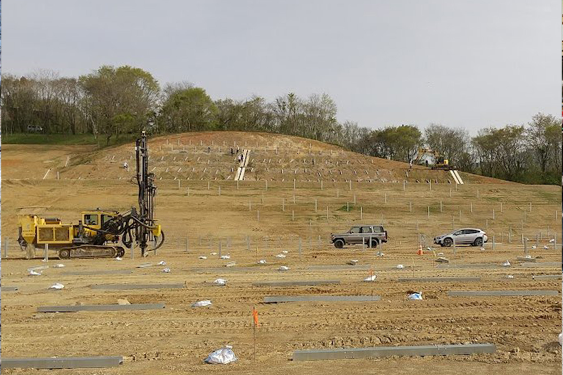 太陽光基礎穿孔工事の施工写真 10