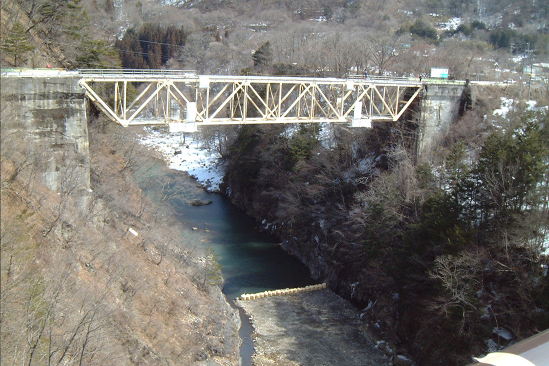 橋梁の発破解体工事の施工写真 3