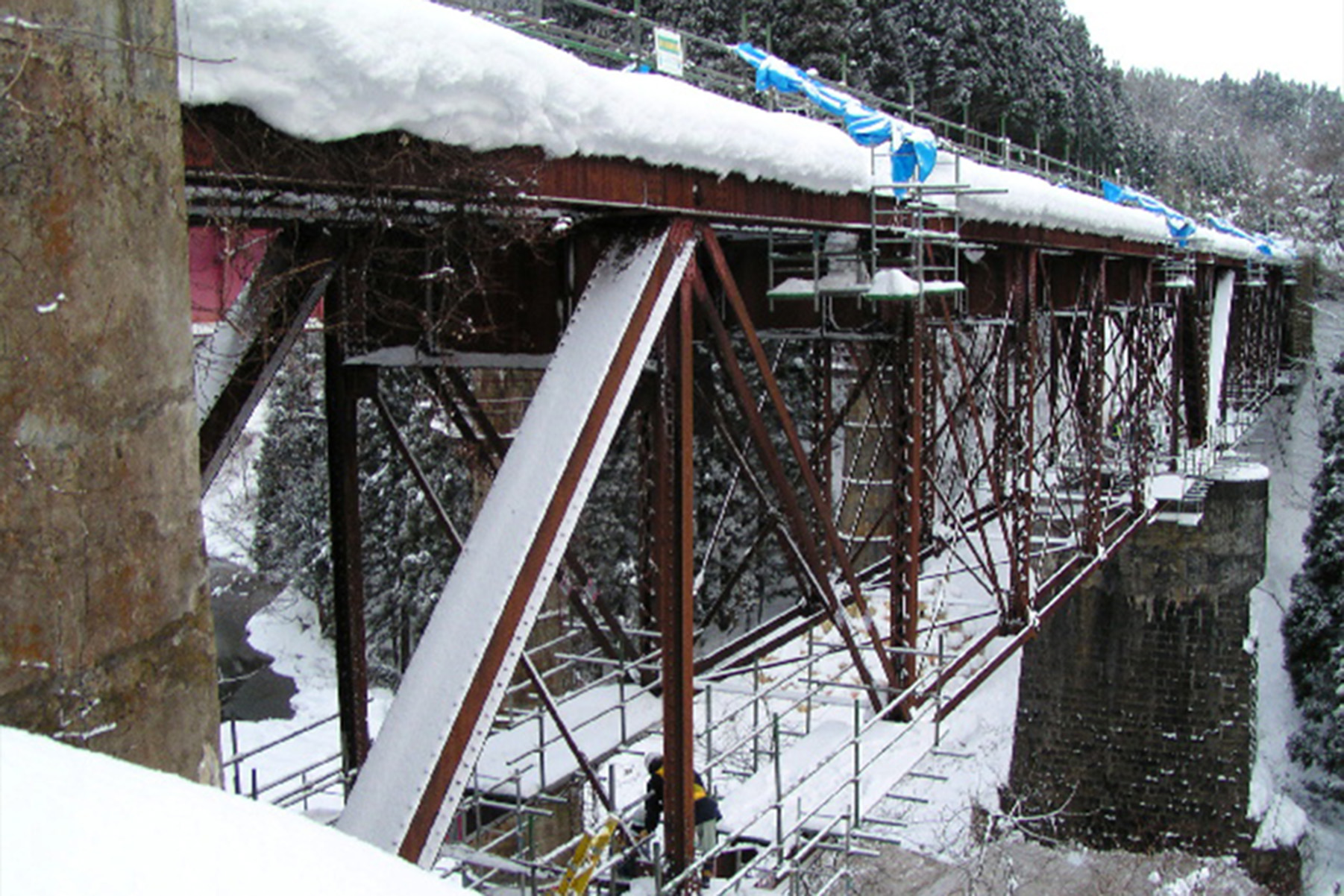 橋梁の発破解体工事の施工写真 4