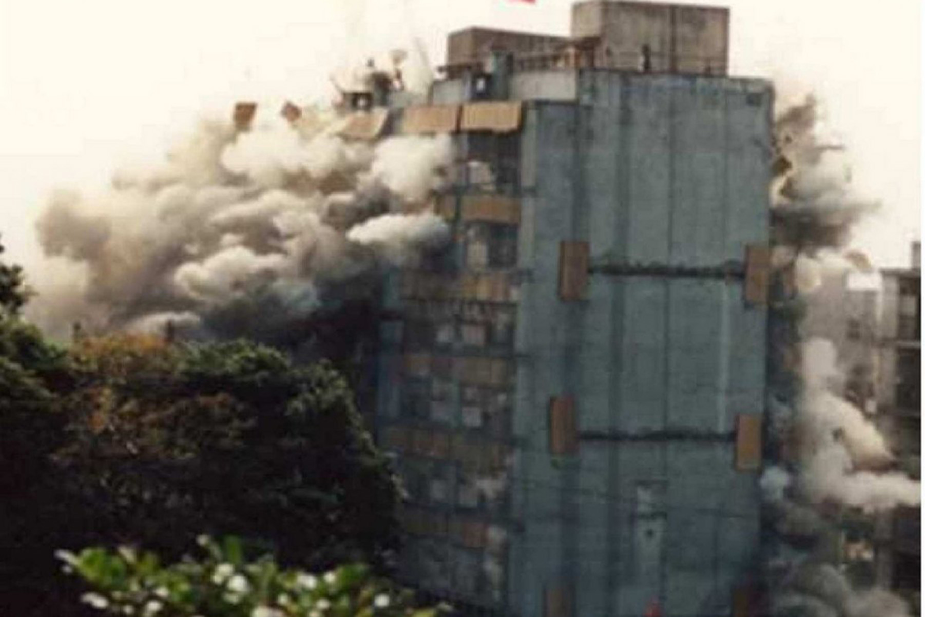 RC構造物の発破解体工事の施工写真 1