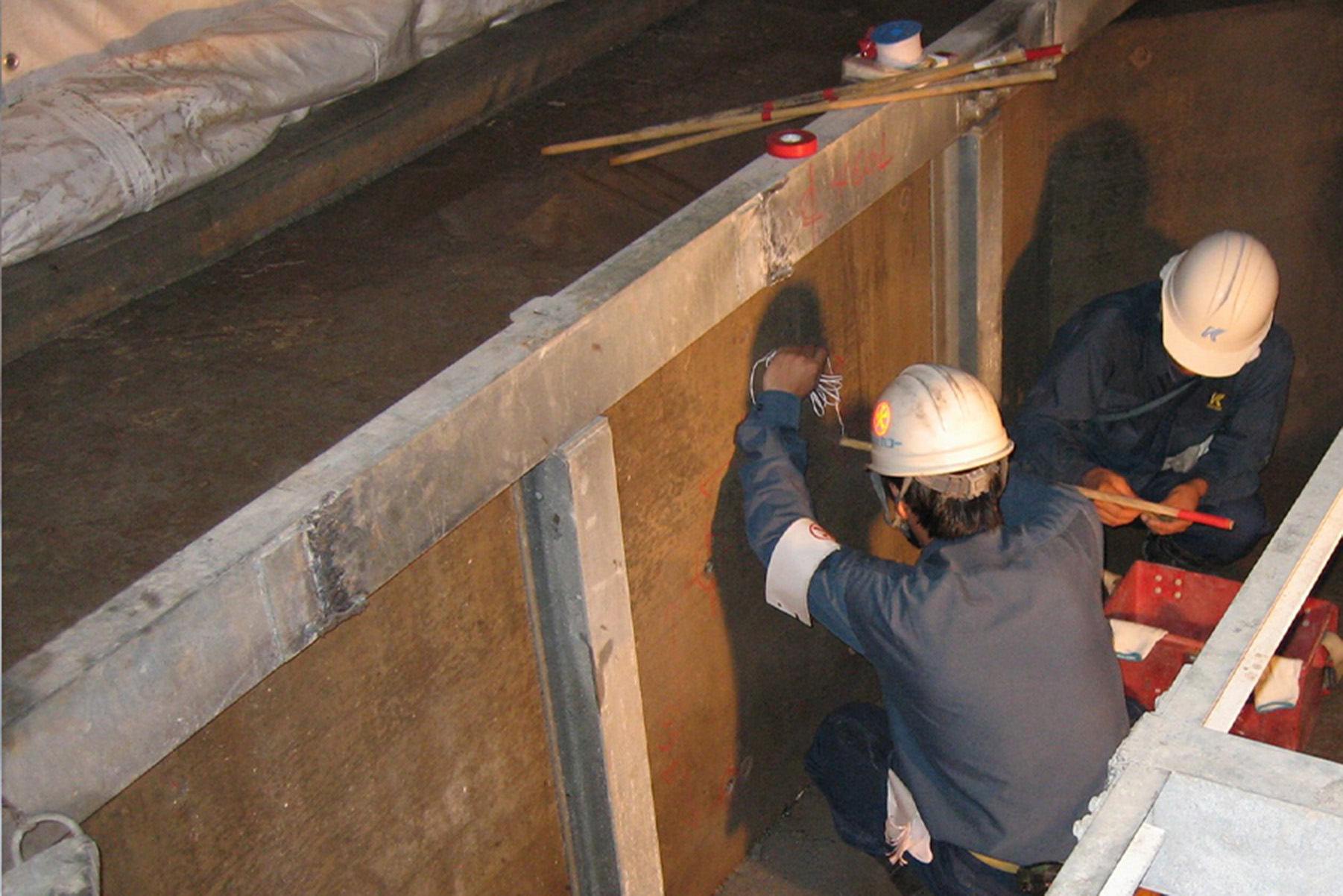 都市部解体現場における発破工事の施工写真 2