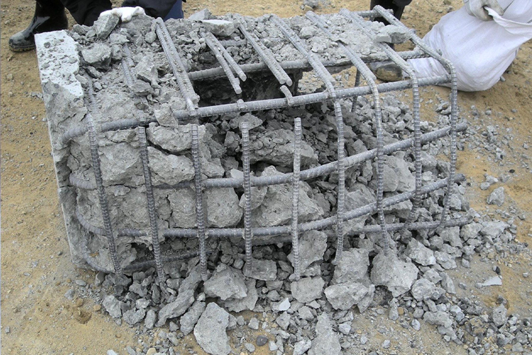 都市部解体現場における発破工事の施工写真 7