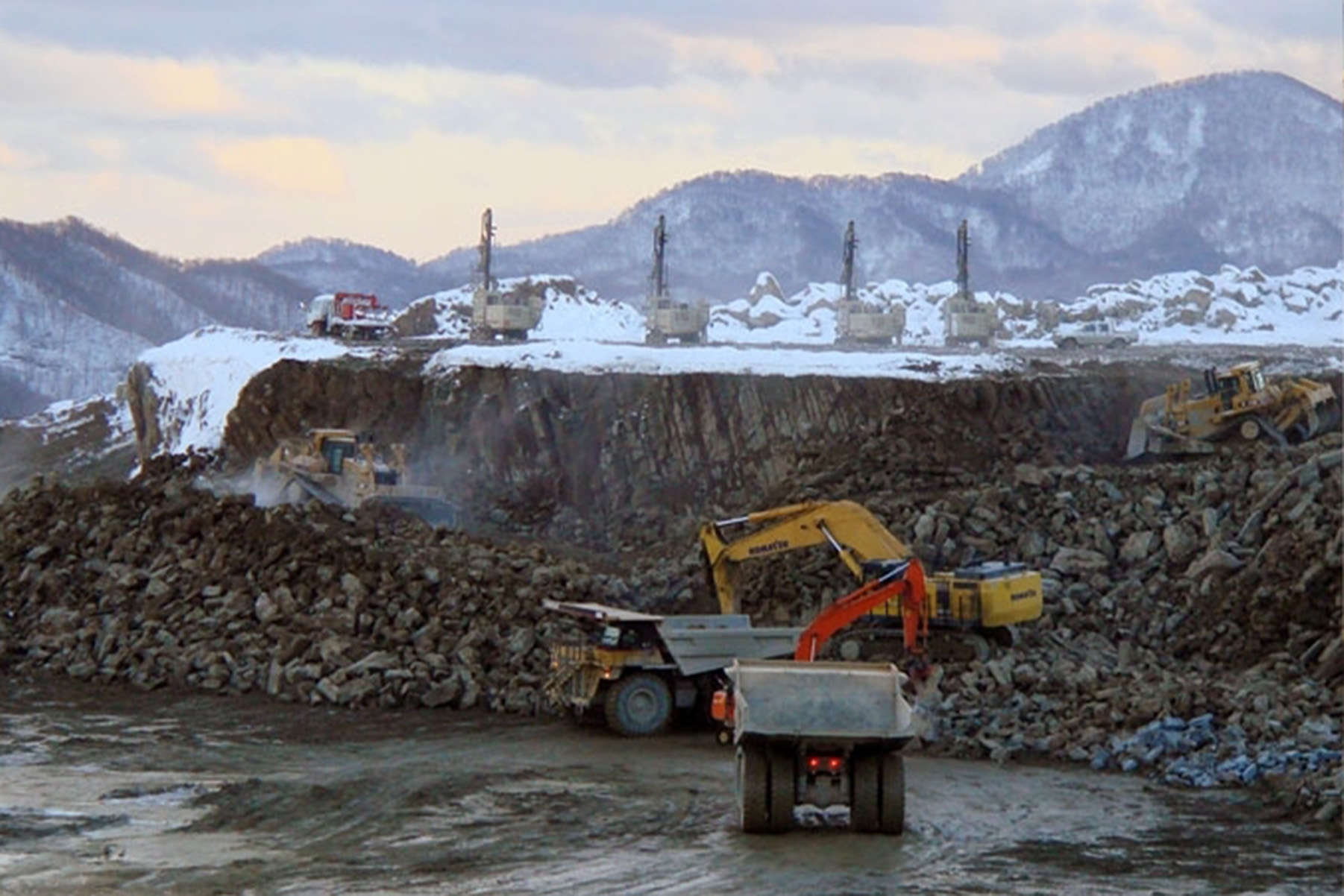 ダム工事の施工写真 1