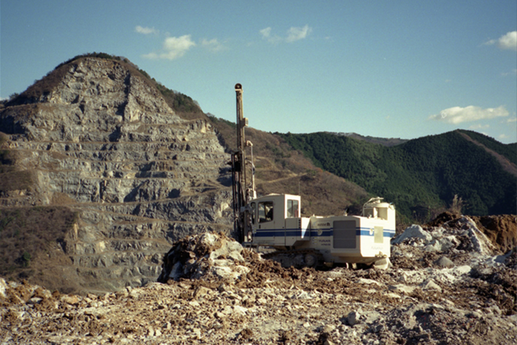 採石工事の施工写真 2