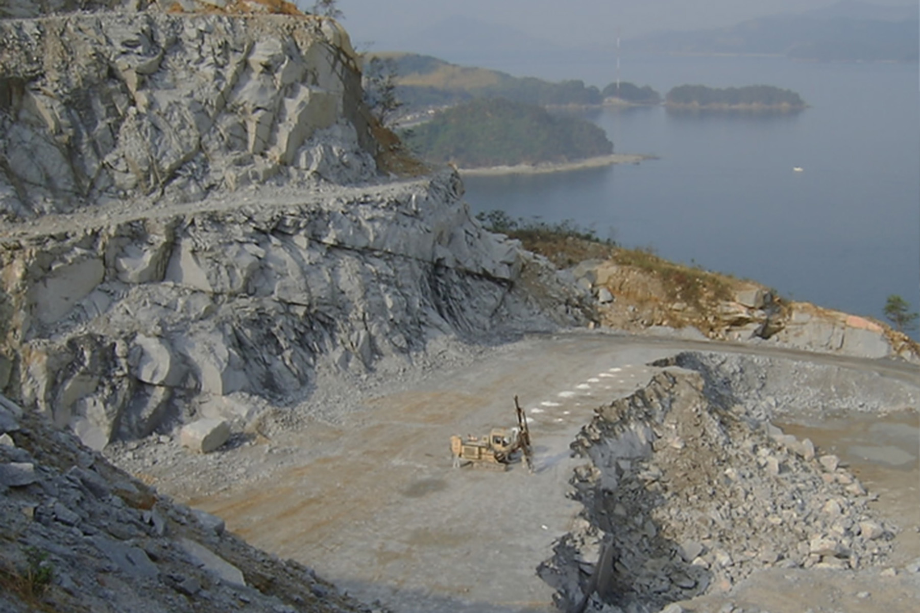 採石工事の施工写真 4