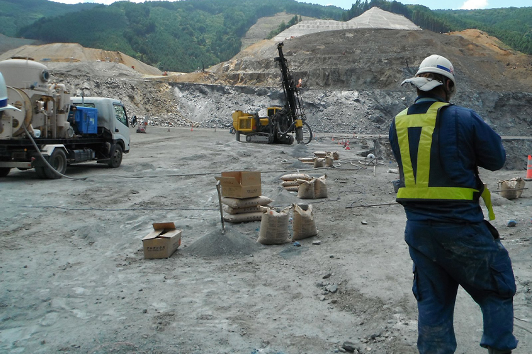 採石工事の施工写真 8