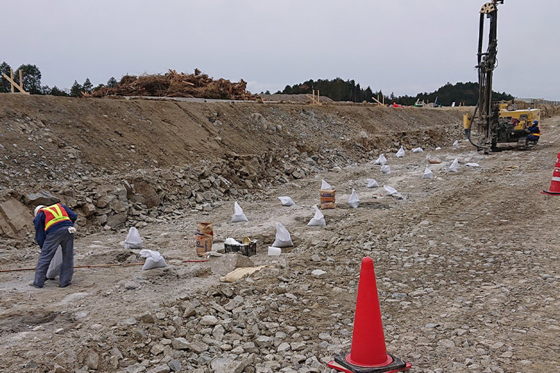 敷地造成工事の施工写真 2