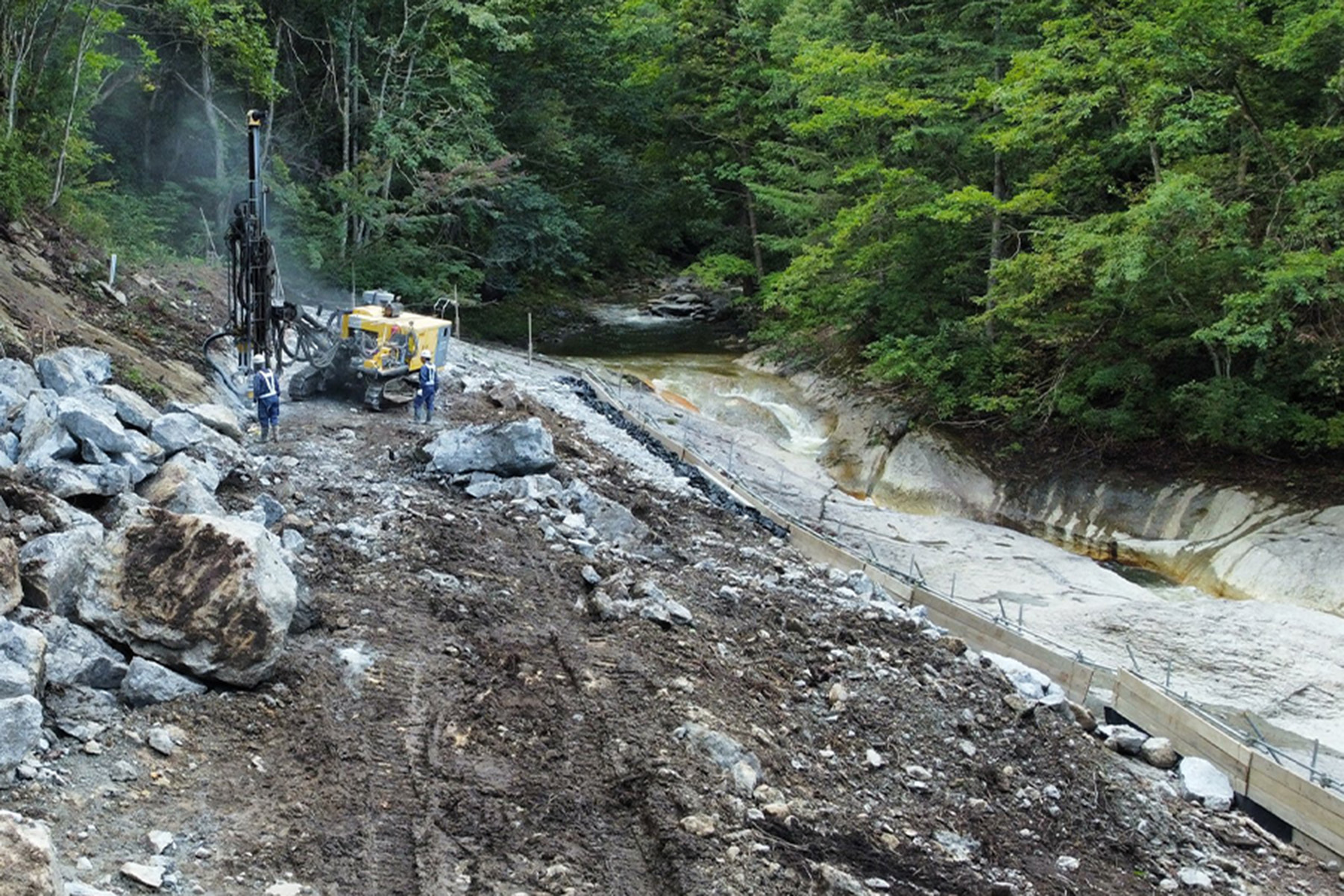 河川工事の施工写真 3