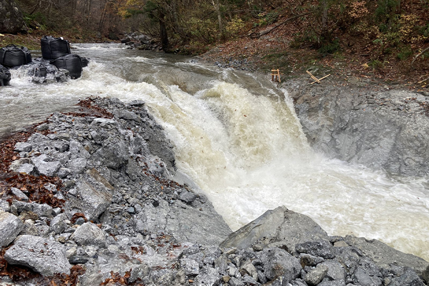 河川工事の施工写真 4