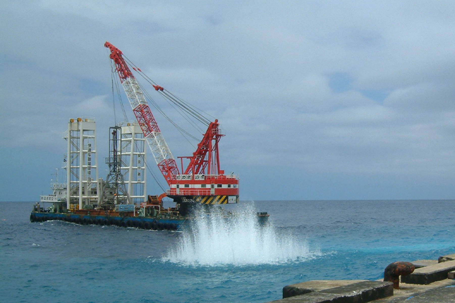 港湾工事の施工写真 1